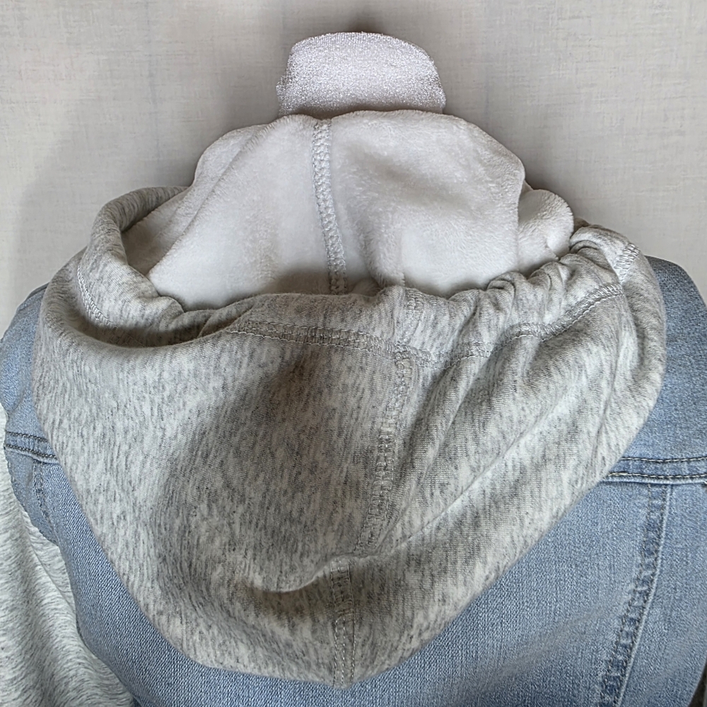 Wallflower Juniors' The Dreamer Fit Knit-Sleeve Hooded Jean Jacket Size Medium - Picture 7 of 8